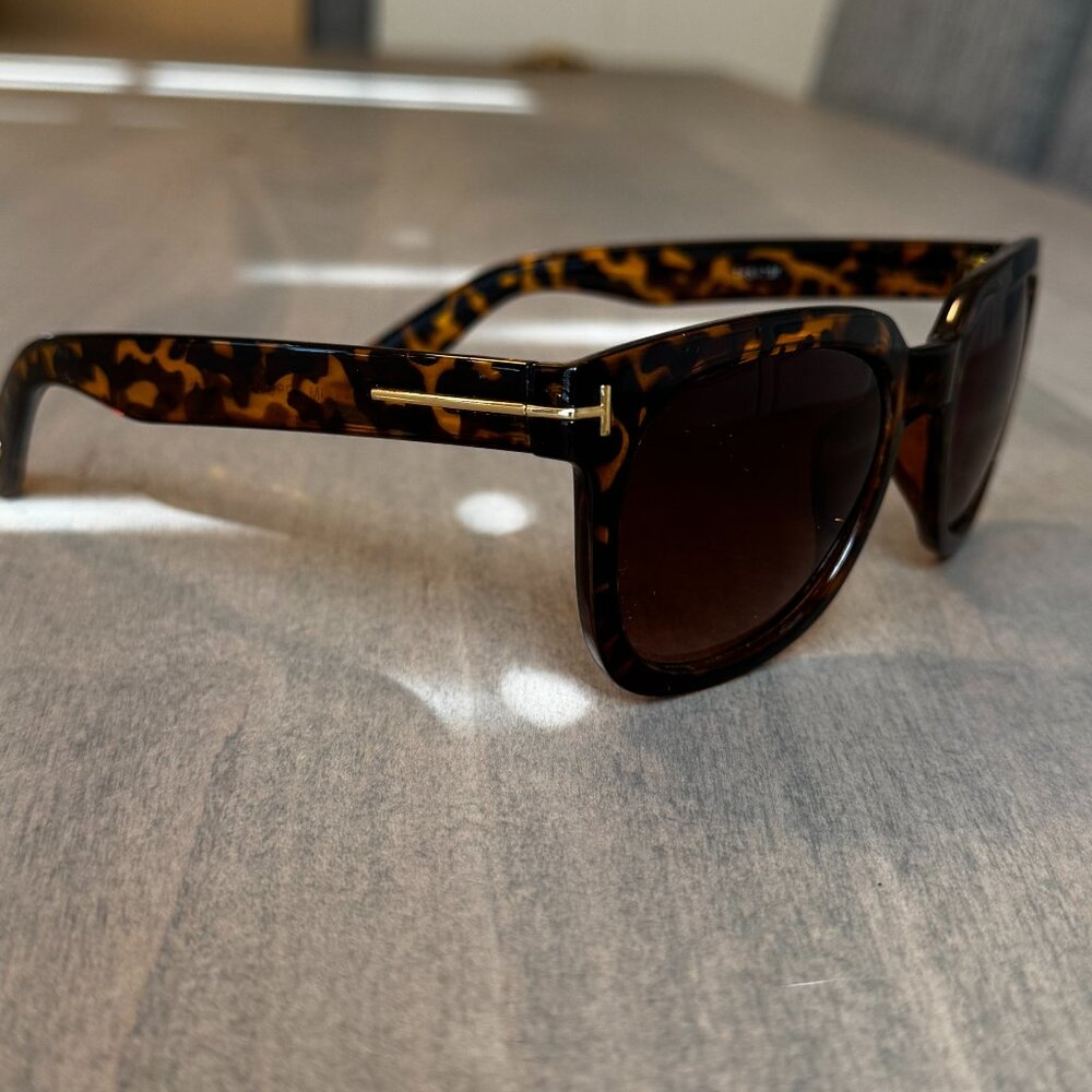 Unisex sunglasses brown tortoise shell designer